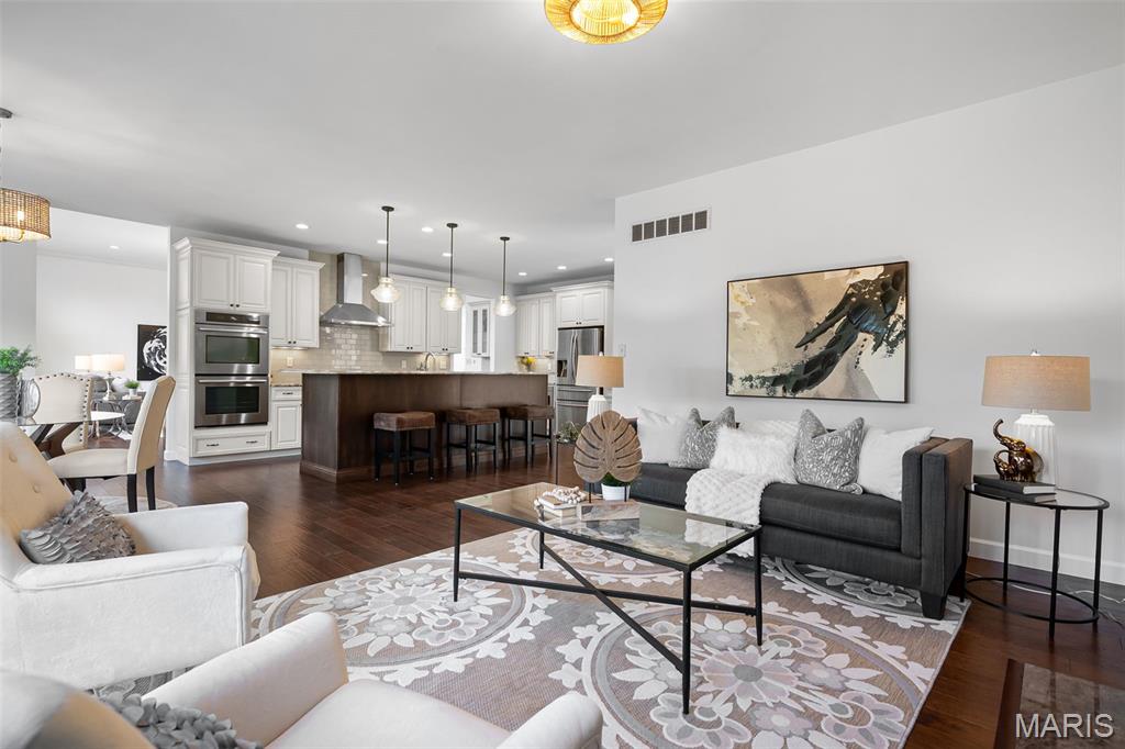 Chesterfield, Missouri 63017, United States, 5 Bedrooms Bedrooms, ,5 BathroomsBathrooms,Residential,Active,171347