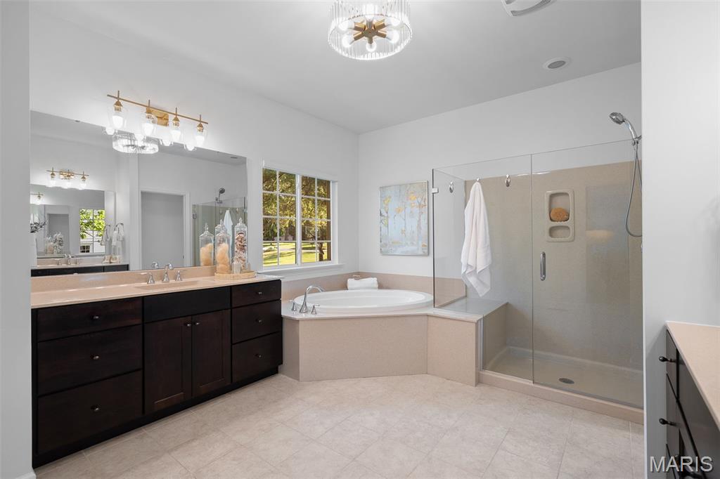 Chesterfield, Missouri 63017, United States, 5 Bedrooms Bedrooms, ,5 BathroomsBathrooms,Residential,Active,171347