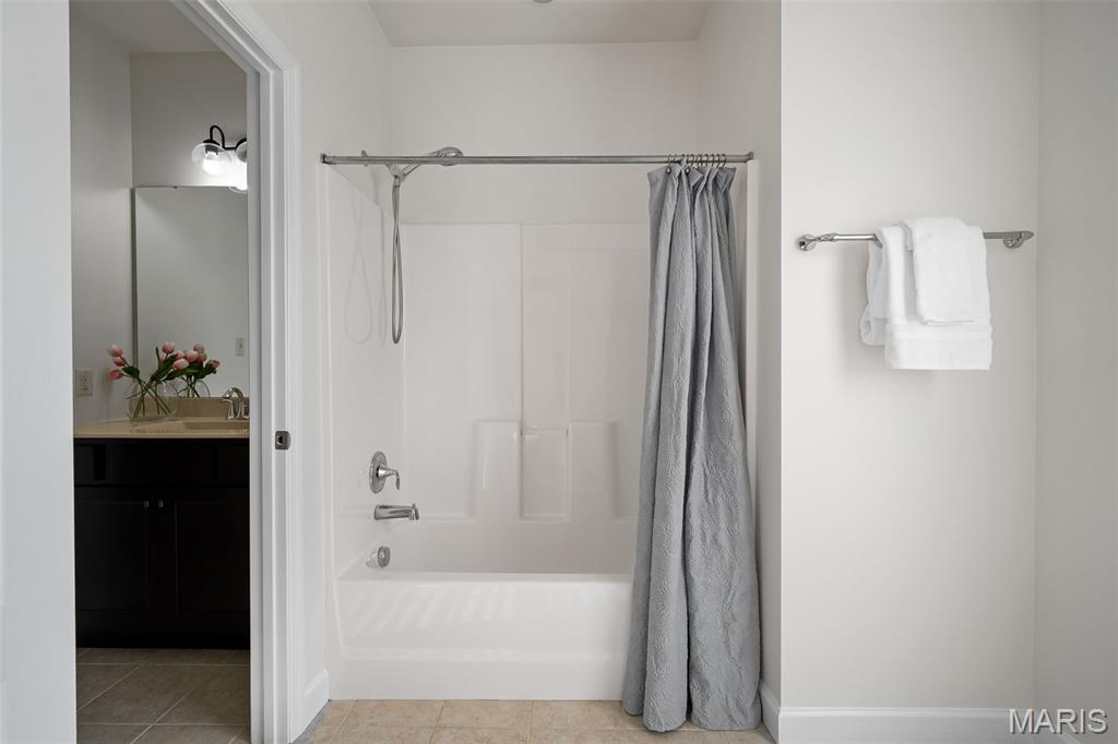 Chesterfield, Missouri 63017, United States, 5 Bedrooms Bedrooms, ,5 BathroomsBathrooms,Residential,Active,171347