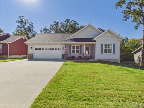Photo of 124 Alisha Avenue, Poplar Bluff, MO 63901 (MLS # 26068331)
