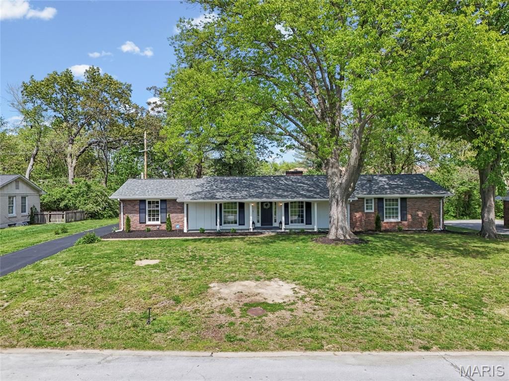 Photo of 11967 Randy Drive, Creve Coeur, MO 63141 (MLS # 26024704)