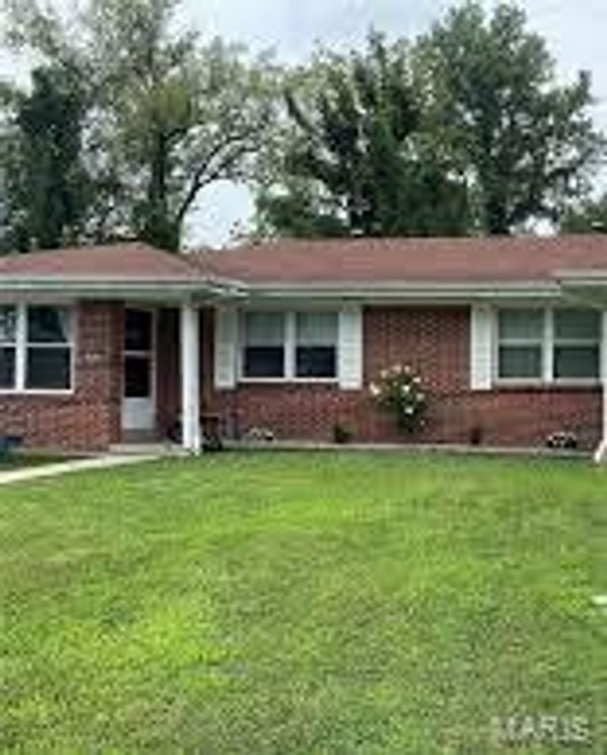 2 bedroom 1.5 bath with partially finished basement in a fantastic St.  Charles location! Spacious primary bedroom has plenty of room for a king sized bed!!  Only steps to McNair Park, a short distance to Lindenwood University, shopping and Hwy. 70. There is also a shed in the backyard for added storage. Washer/dryer hookups in the basement. Tenant supplies their own machines. Off street parking. Tenant pays all utilities. All tenants over the age of 18 must complete a credit and background check.