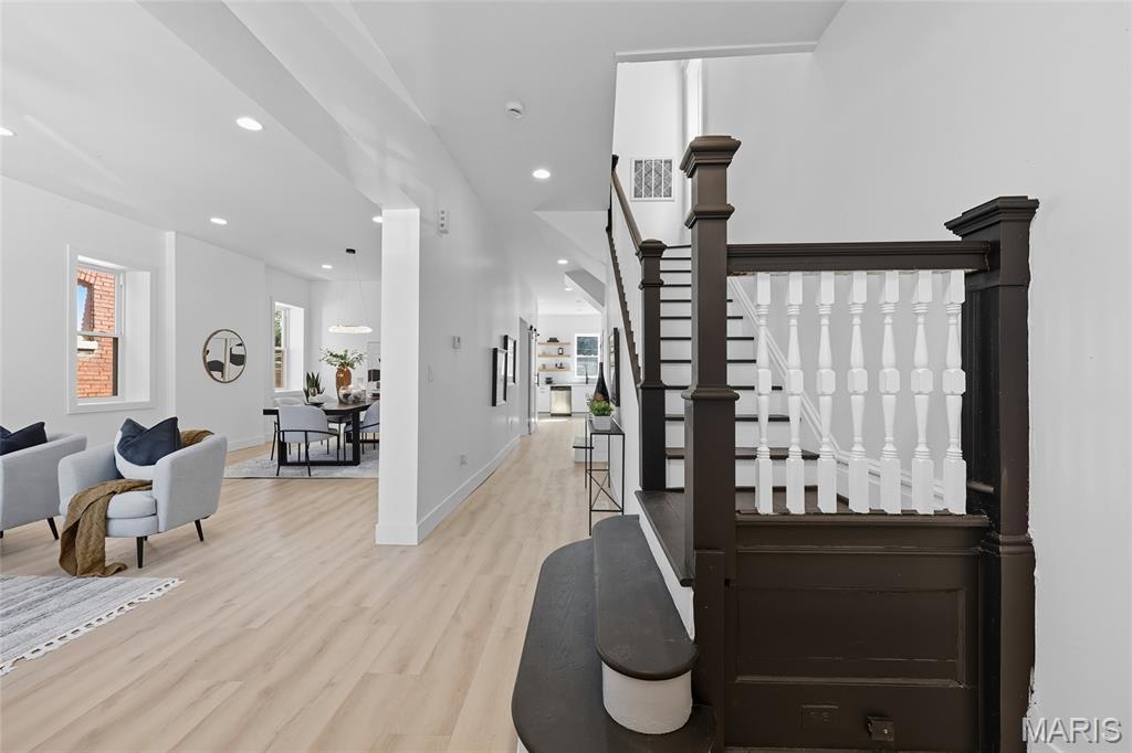 St Louis, Missouri 63107, United States, 3 Bedrooms Bedrooms, ,3 BathroomsBathrooms,Residential,Pending,202879