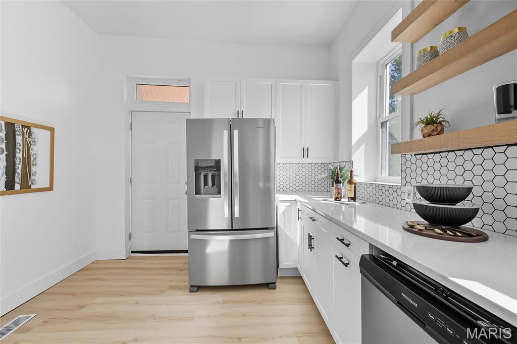 St Louis, Missouri 63107, United States, 3 Bedrooms Bedrooms, ,3 BathroomsBathrooms,Residential,Pending,202879