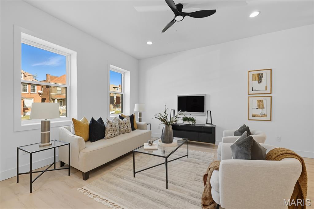 St Louis, Missouri 63107, United States, 3 Bedrooms Bedrooms, ,3 BathroomsBathrooms,Residential,Pending,202879