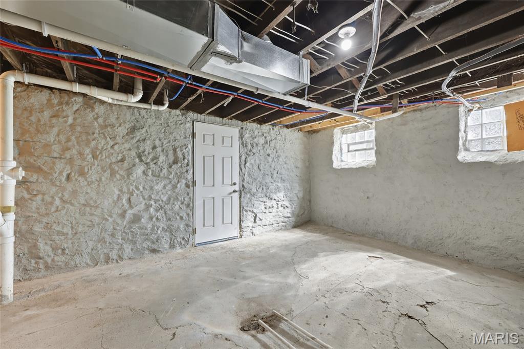 St Louis, Missouri 63107, United States, 3 Bedrooms Bedrooms, ,3 BathroomsBathrooms,Residential,Pending,202879