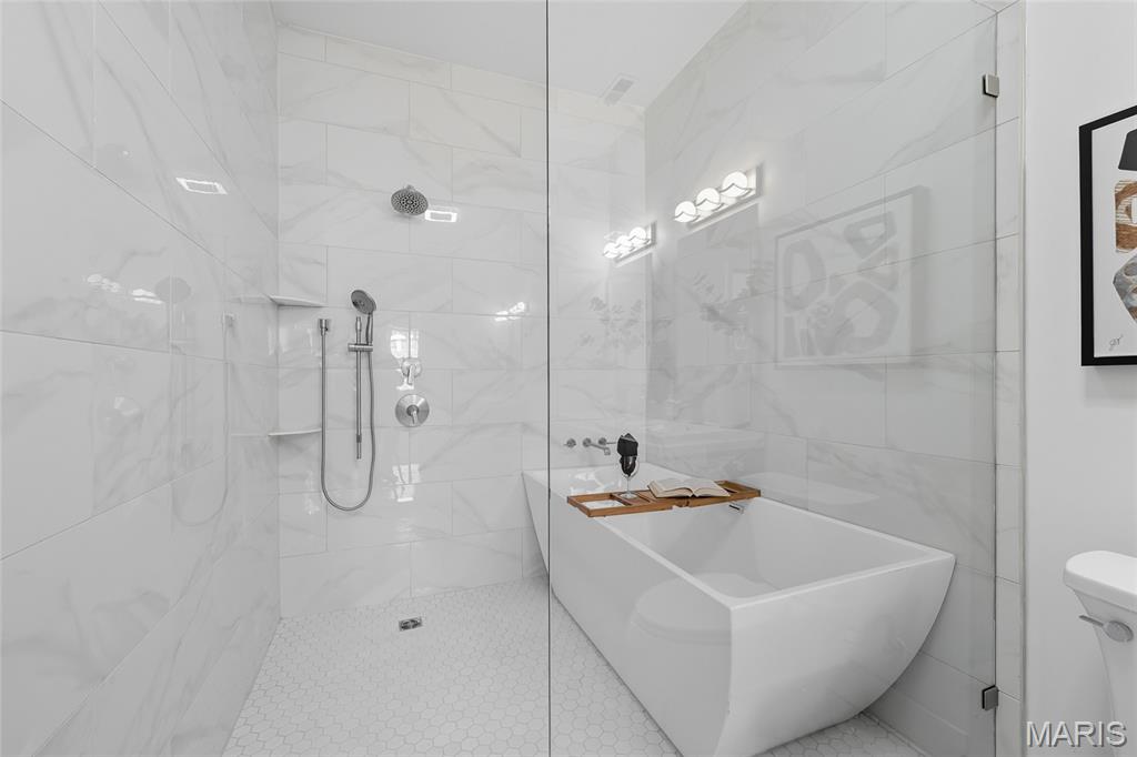 St Louis, Missouri 63107, United States, 3 Bedrooms Bedrooms, ,3 BathroomsBathrooms,Residential,Pending,202879