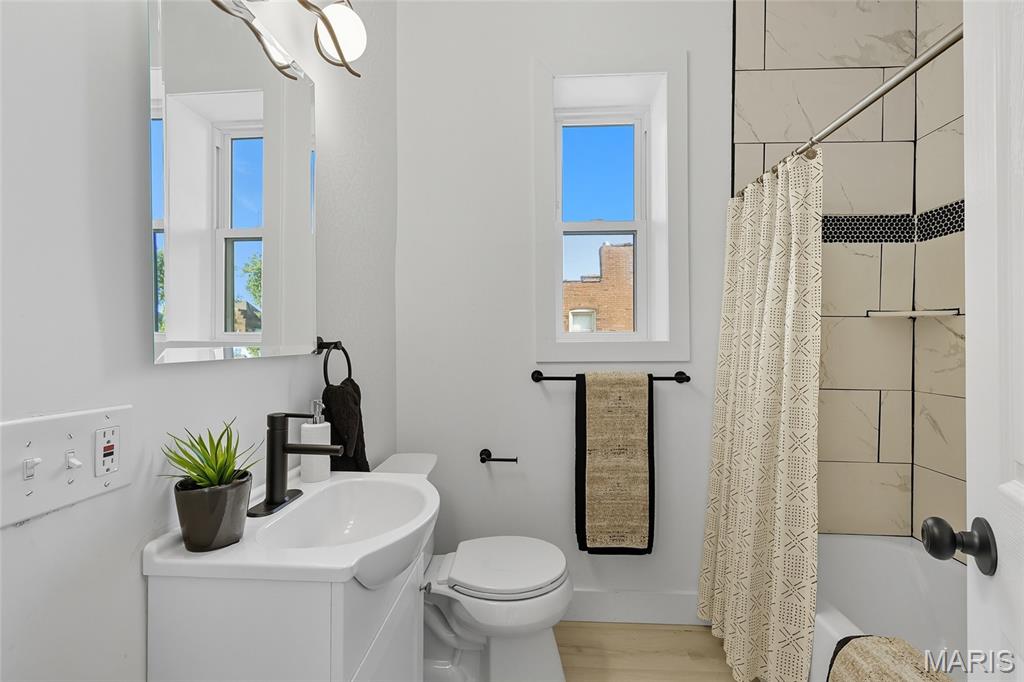 St Louis, Missouri 63107, United States, 3 Bedrooms Bedrooms, ,3 BathroomsBathrooms,Residential,Pending,202879