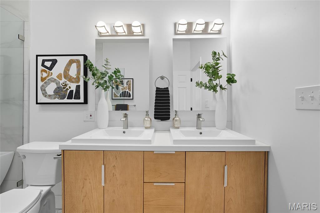 St Louis, Missouri 63107, United States, 3 Bedrooms Bedrooms, ,3 BathroomsBathrooms,Residential,Pending,202879