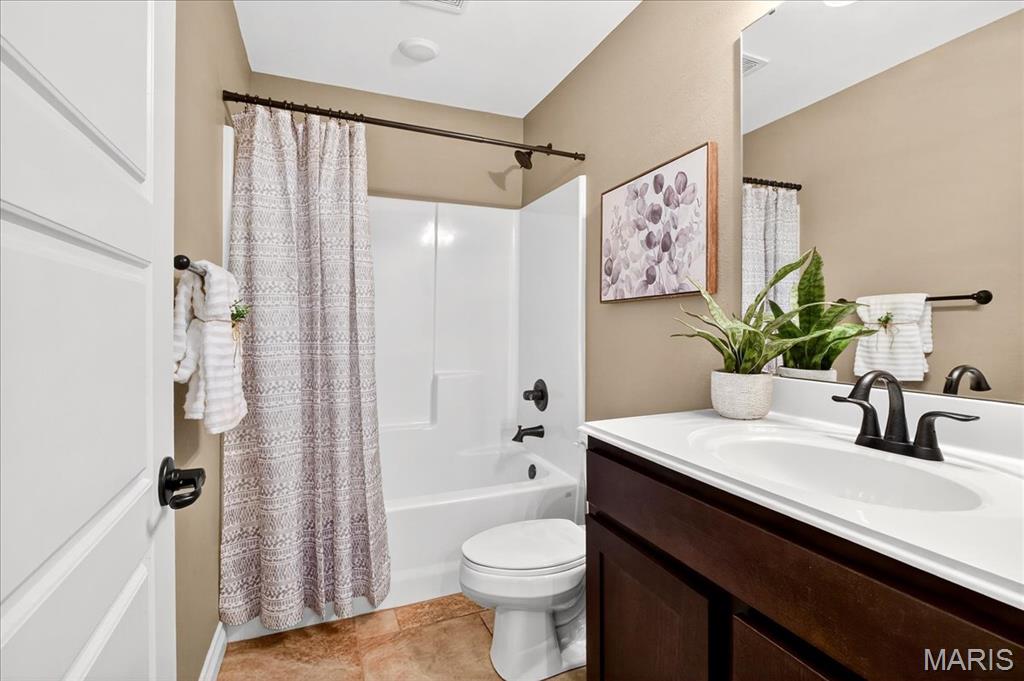 Troy, Illinois 62294, United States, 3 Bedrooms Bedrooms, ,3 BathroomsBathrooms,Residential,Pending,197688