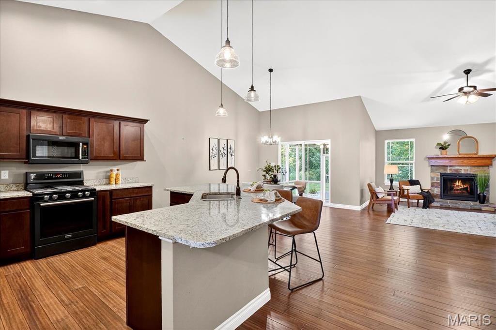 Troy, Illinois 62294, United States, 3 Bedrooms Bedrooms, ,3 BathroomsBathrooms,Residential,Pending,197688