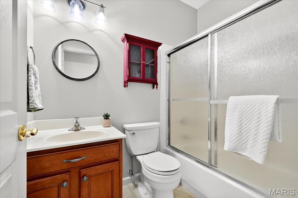 Oakville, Missouri 63129, United States, 3 Bedrooms Bedrooms, ,3 BathroomsBathrooms,Residential,Pending,227347