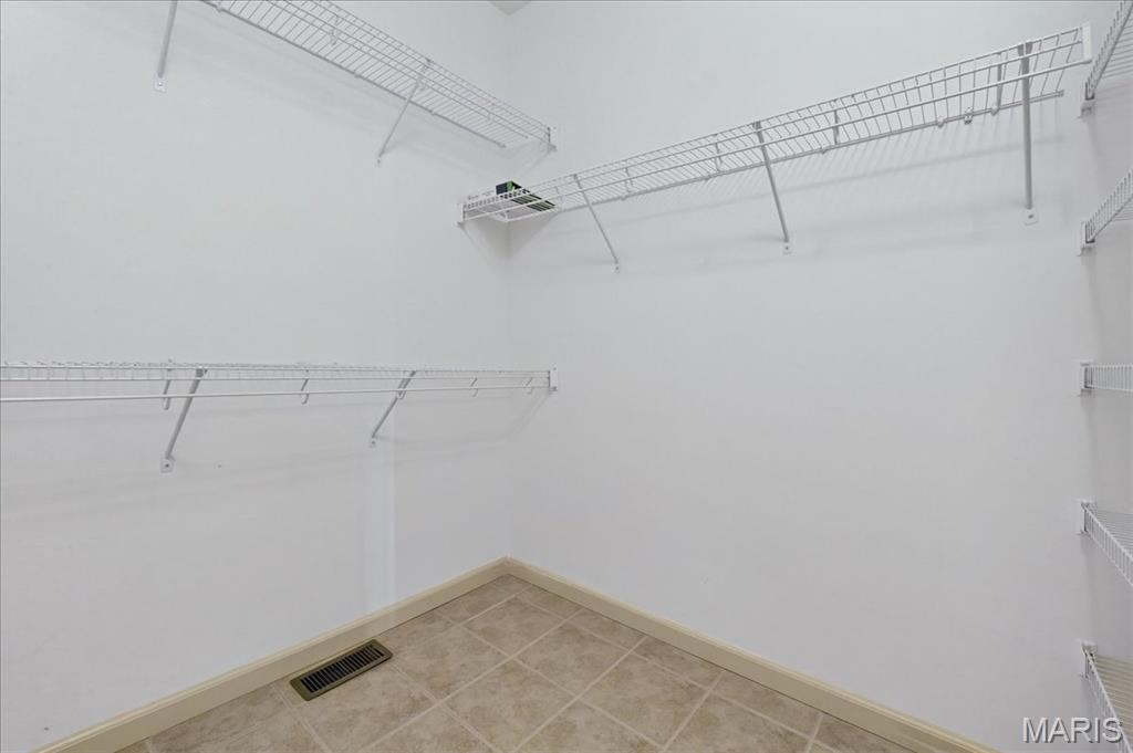 Oakville, Missouri 63129, United States, 3 Bedrooms Bedrooms, ,3 BathroomsBathrooms,Residential,Pending,227347