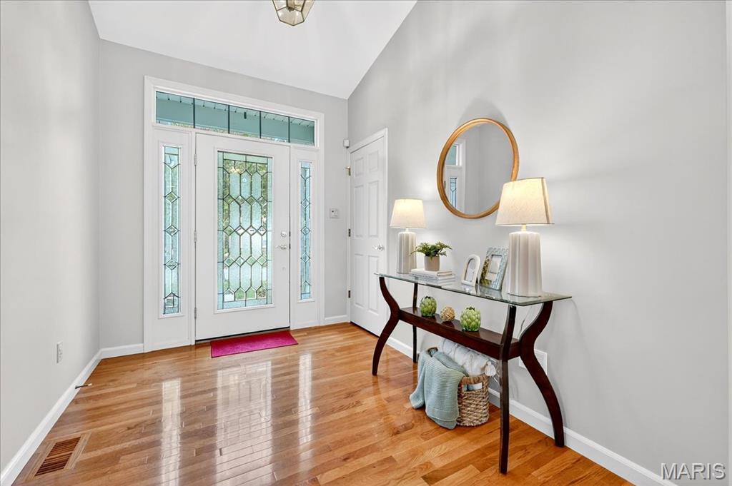 Oakville, Missouri 63129, United States, 3 Bedrooms Bedrooms, ,3 BathroomsBathrooms,Residential,Pending,227347