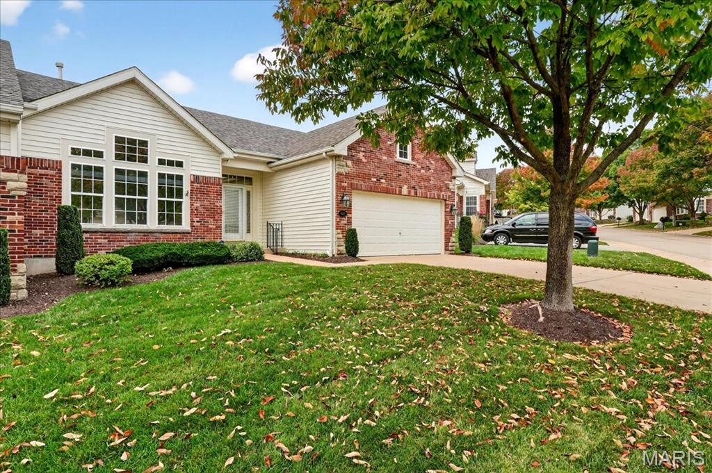 Oakville, Missouri 63129, United States, 3 Bedrooms Bedrooms, ,3 BathroomsBathrooms,Residential,Pending,227347