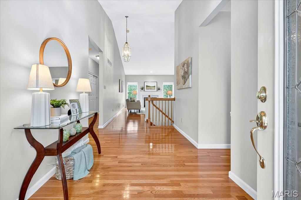 Oakville, Missouri 63129, United States, 3 Bedrooms Bedrooms, ,3 BathroomsBathrooms,Residential,Pending,227347