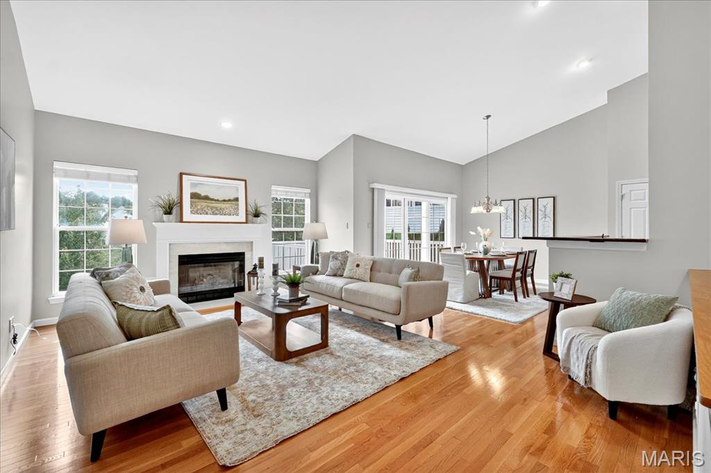 Oakville, Missouri 63129, United States, 3 Bedrooms Bedrooms, ,3 BathroomsBathrooms,Residential,Pending,227347