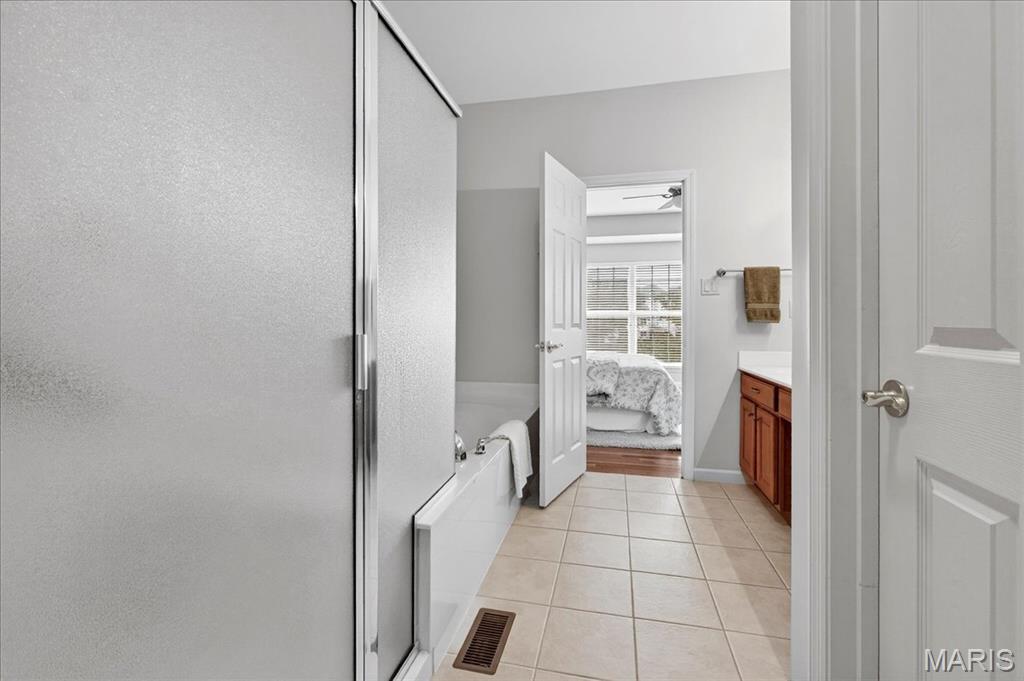 Oakville, Missouri 63129, United States, 3 Bedrooms Bedrooms, ,3 BathroomsBathrooms,Residential,Pending,227347