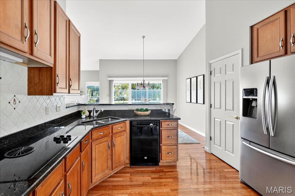 Oakville, Missouri 63129, United States, 3 Bedrooms Bedrooms, ,3 BathroomsBathrooms,Residential,Pending,227347