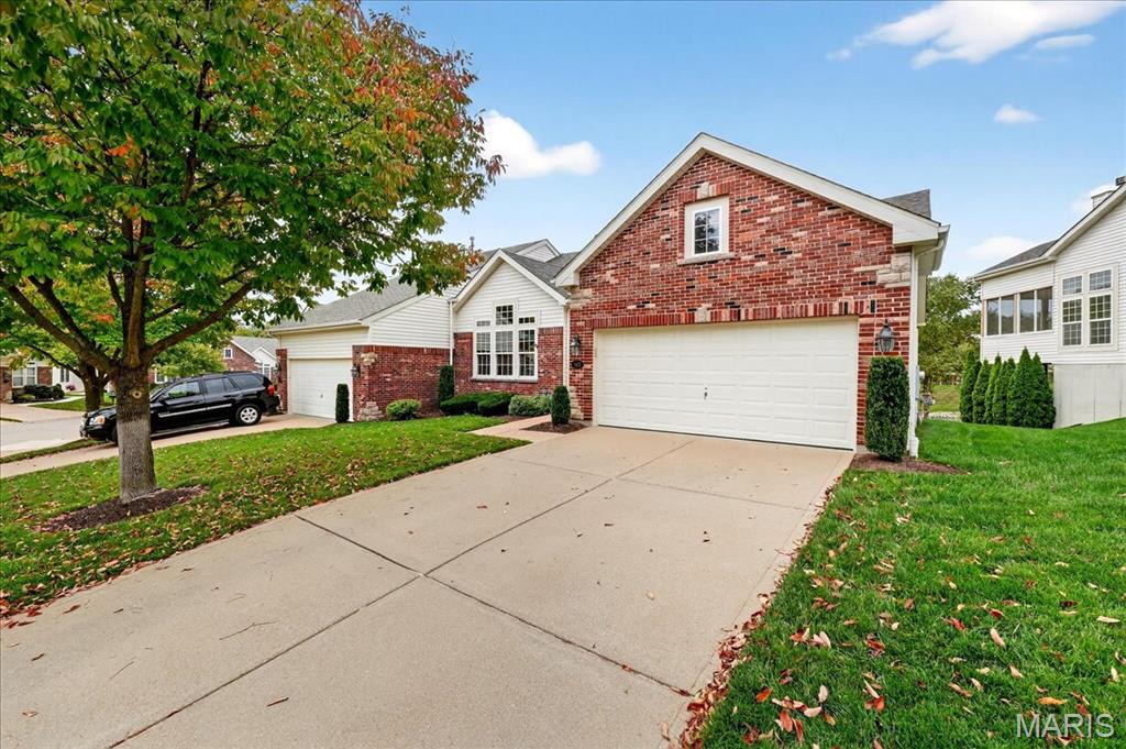 Oakville, Missouri 63129, United States, 3 Bedrooms Bedrooms, ,3 BathroomsBathrooms,Residential,Pending,227347