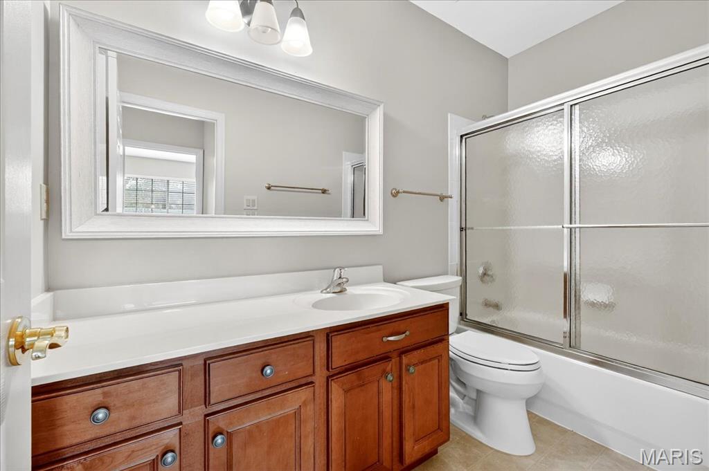 Oakville, Missouri 63129, United States, 3 Bedrooms Bedrooms, ,3 BathroomsBathrooms,Residential,Pending,227347