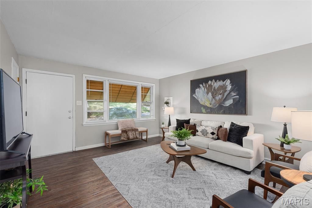 Photo of 610 Superior Drive, Ferguson, MO 63135 (MLS # 26003223)