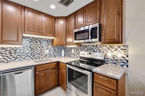 Tiny photo for 946 Marshall Avenue #D, Webster Groves, MO 63119 (MLS # 25074061)