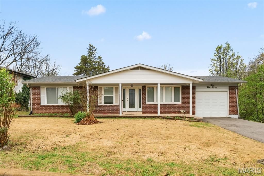 Photo of 212 W Thornton Avenue, Rock Hill, MO 63119 (MLS # 26008818)