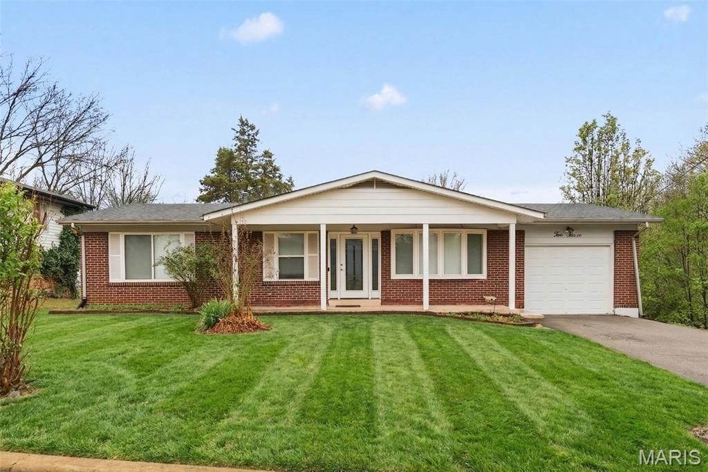 Photo of 212 W Thornton Avenue, Rock Hill, MO 63119 (MLS # 26008818)