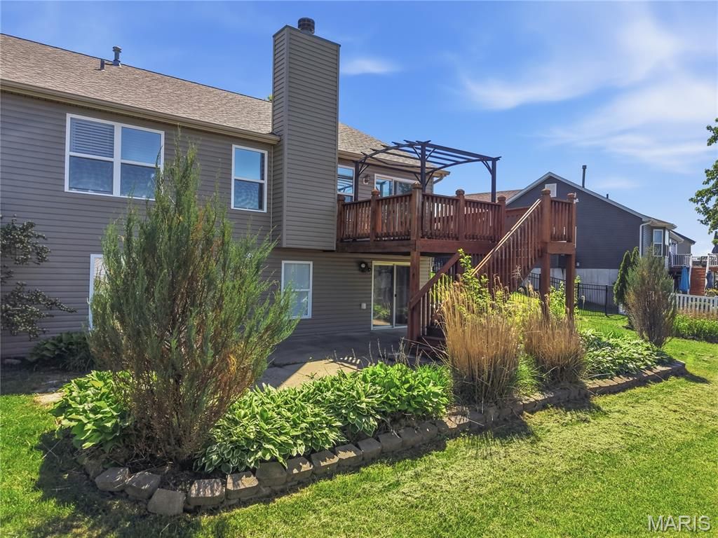 Photo of 911 Pittsburg Landing Drive, Wentzville, MO 63385 (MLS # 26025413)