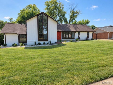 Photo of 500 Kingridge Drive, Ballwin, MO 63011 (MLS # 26065873)