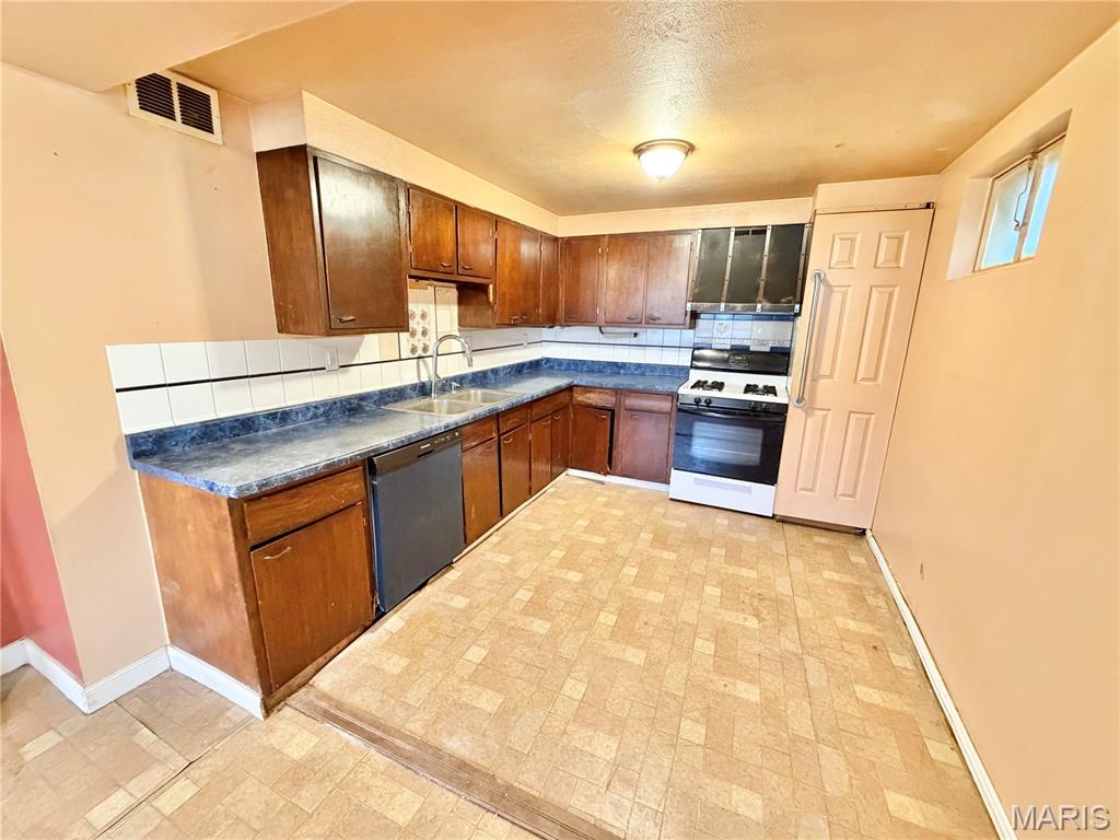 Rainbow Terrace 02 - Residential