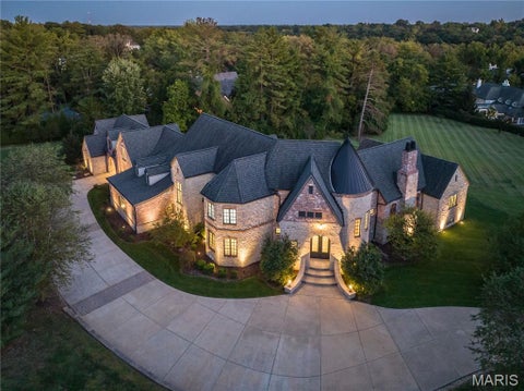Photo of 9998 Litzsinger Road, Ladue, MO 63124 (MLS # 26055182)
