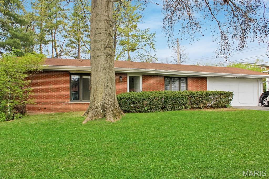 Photo of 3 Pem Road, St Louis, MO 63146 (MLS # 26025682)