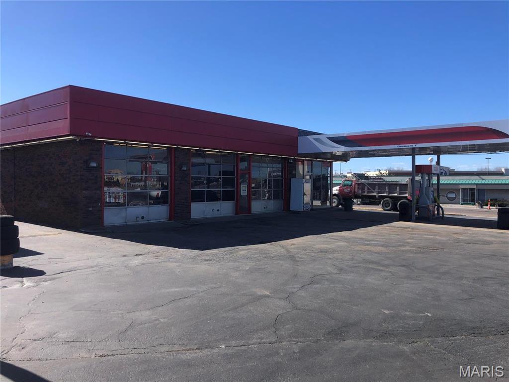 3949 Veterans Memorial Parkway