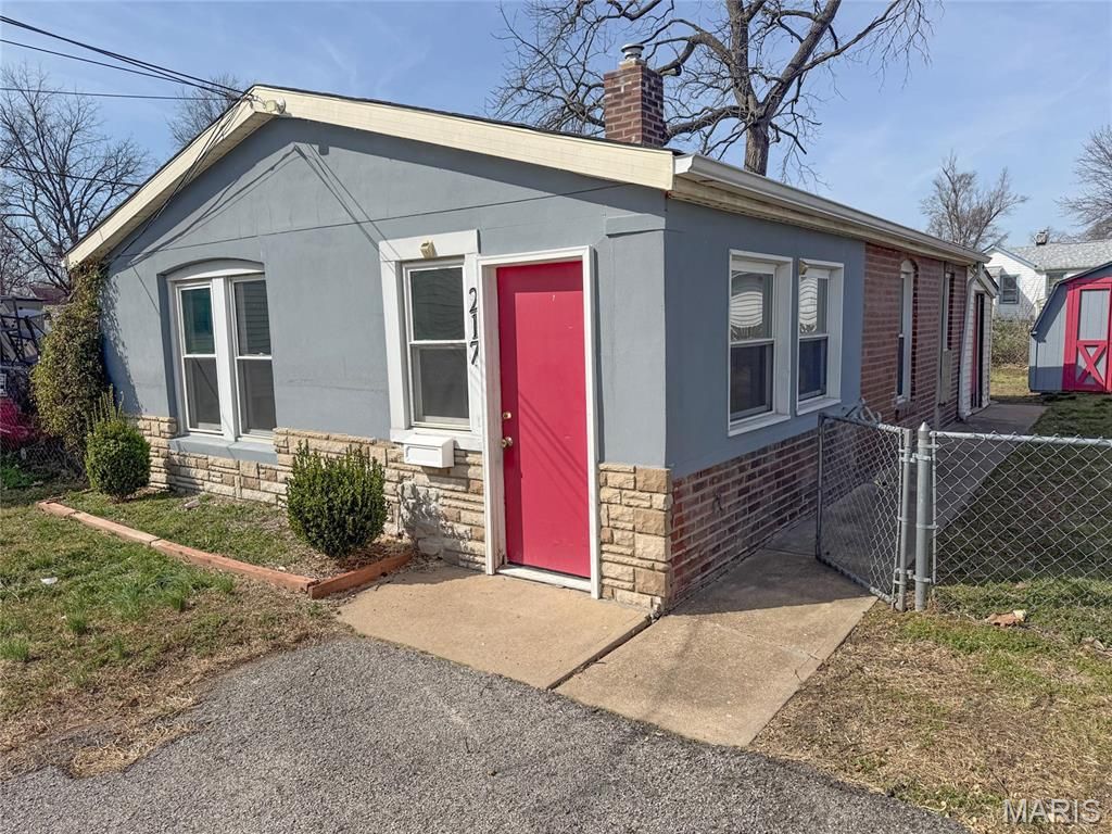 Photo of 217 W Arlee Avenue, St Louis, MO 63125 (MLS # 26020741)