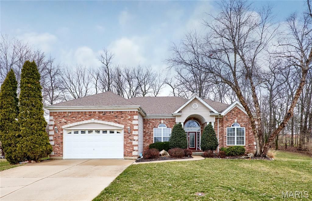 Photo of 38 Silent Brook Court, Lake Saint Louis, MO 63367 (MLS # 26006616)