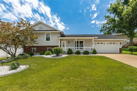 Photo of 304 Trailview Avenue, St Peters, MO 63376 (MLS # 26032999)