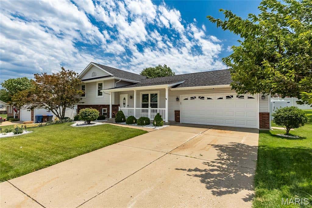 Photo of 304 Trailview Avenue, St Peters, MO 63376 (MLS # 26032999)