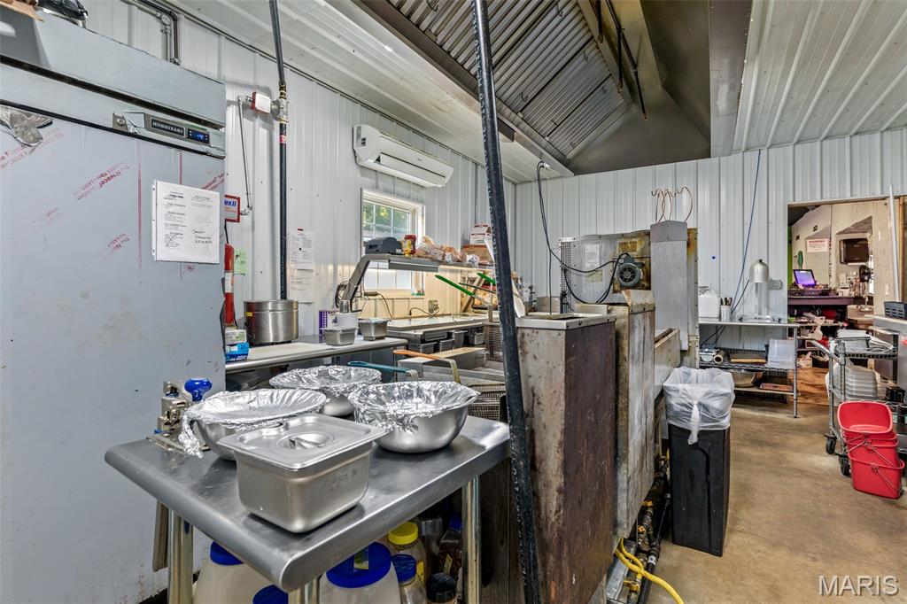 n/a - Commercial Sale