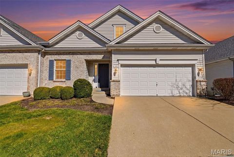 Photo of 105 Worthington Circle #34, St Louis, MO 63128 (MLS # 26012185)