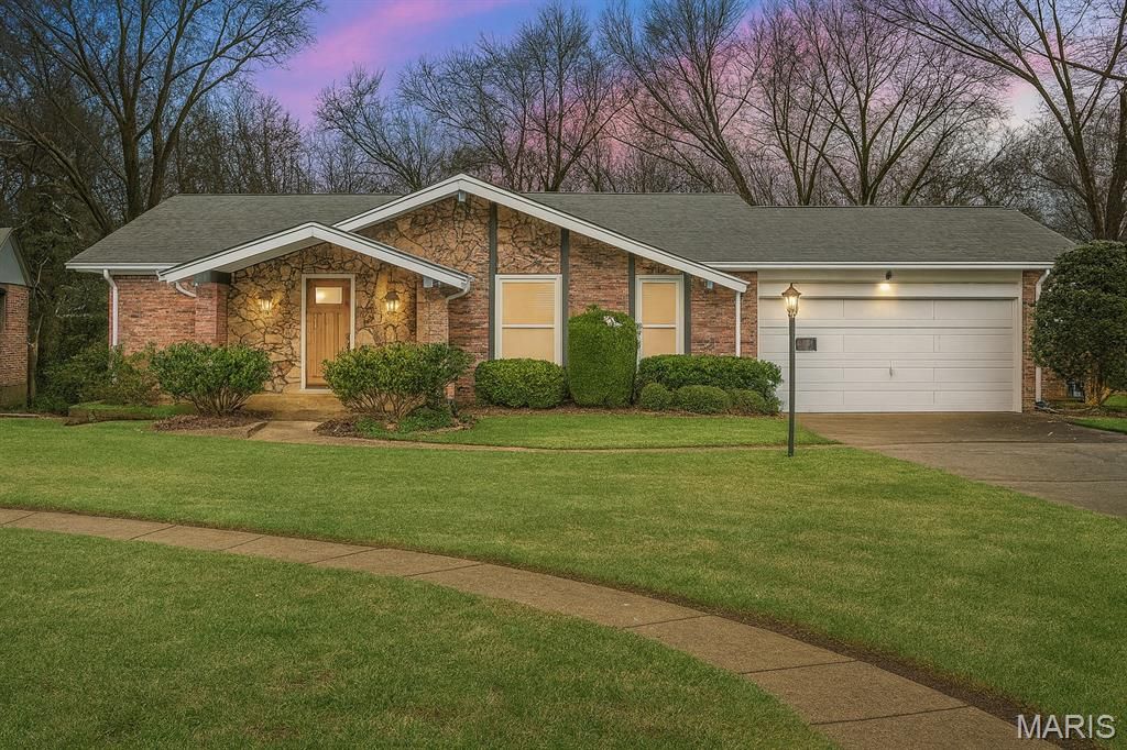 Photo of 4325 Tanglebrook Drive, Florissant, MO 63033 (MLS # 25079164)
