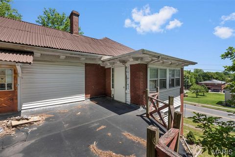Tiny photo for 325 N Sprigg Street, Cape Girardeau, MO 63701 (MLS # 26030467)