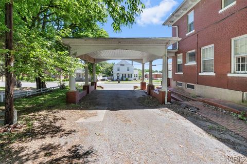 Tiny photo for 325 N Sprigg Street, Cape Girardeau, MO 63701 (MLS # 26030467)