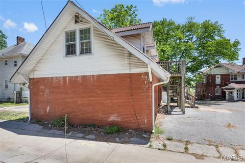 Tiny photo for 325 N Sprigg Street, Cape Girardeau, MO 63701 (MLS # 26030467)