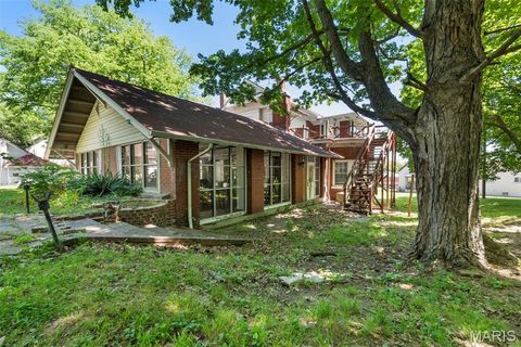 Tiny photo for 325 N Sprigg Street, Cape Girardeau, MO 63701 (MLS # 26030467)