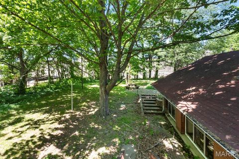 Tiny photo for 325 N Sprigg Street, Cape Girardeau, MO 63701 (MLS # 26030467)
