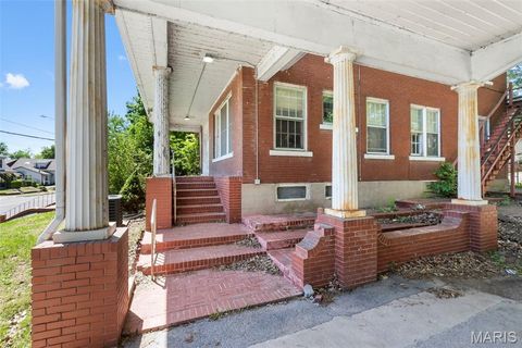 Tiny photo for 325 N Sprigg Street, Cape Girardeau, MO 63701 (MLS # 26030467)