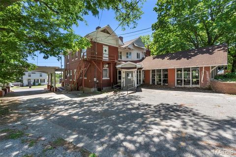 Tiny photo for 325 N Sprigg Street, Cape Girardeau, MO 63701 (MLS # 26030467)