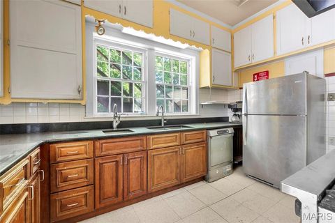 Tiny photo for 325 N Sprigg Street, Cape Girardeau, MO 63701 (MLS # 26030467)